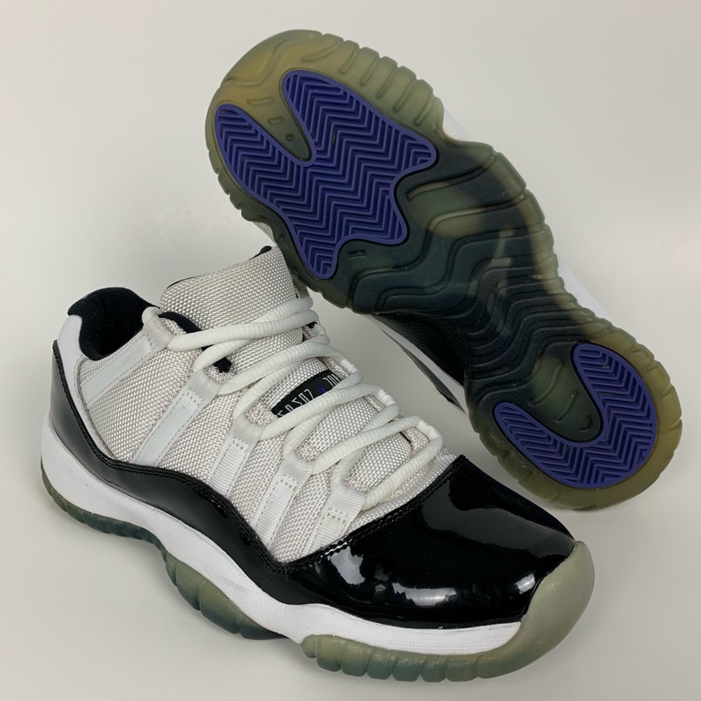 2014 Nike Jordan 11 XI Retro Low Concord White Black Sneakers 528896-153 Size 7Y